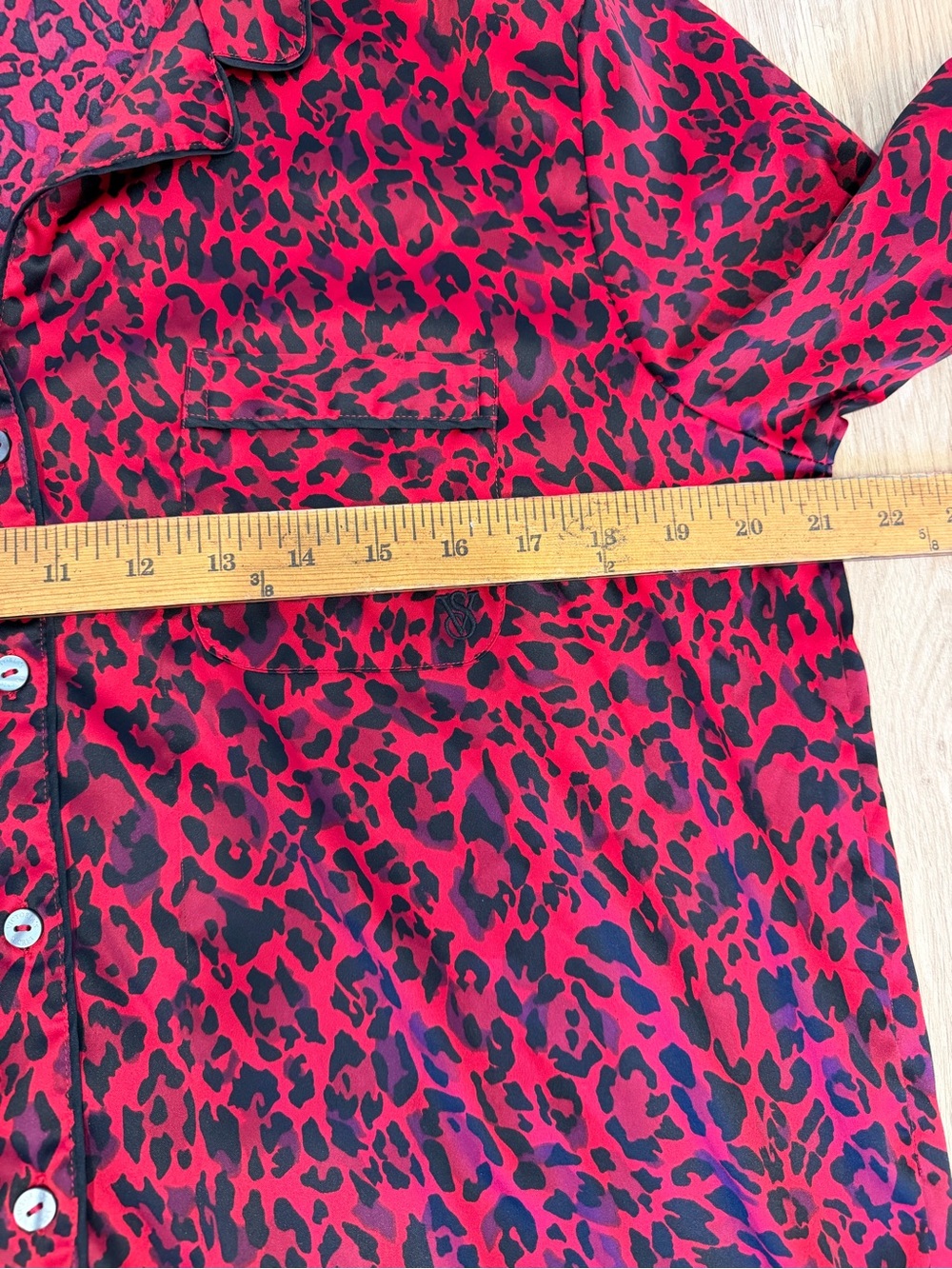 Victoria’s Secret Red Black Silky Feel Cheetah / Animal Print Pajama Set size M - Picture 7 of 12